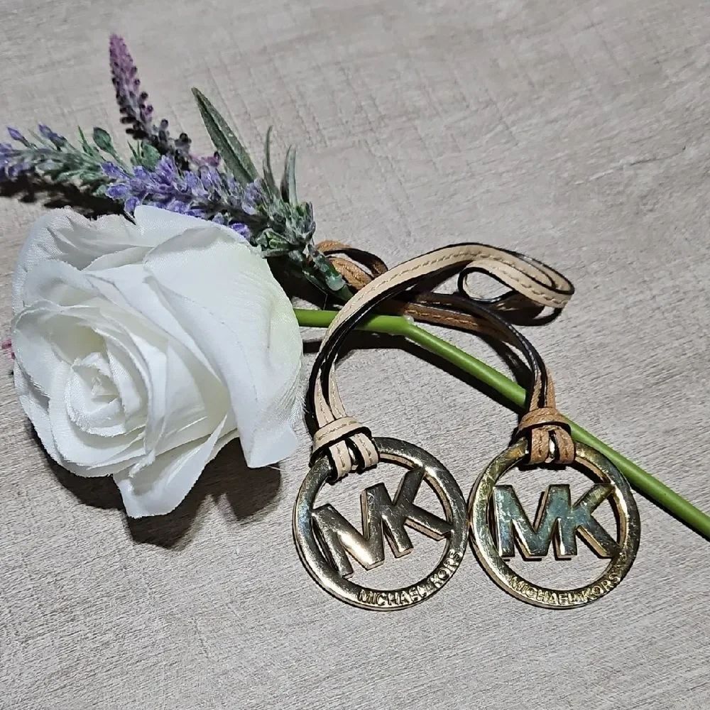 Michael Kors 🎁 Goldtone Logo Charm Set Of 2. Rehab Bag Charms